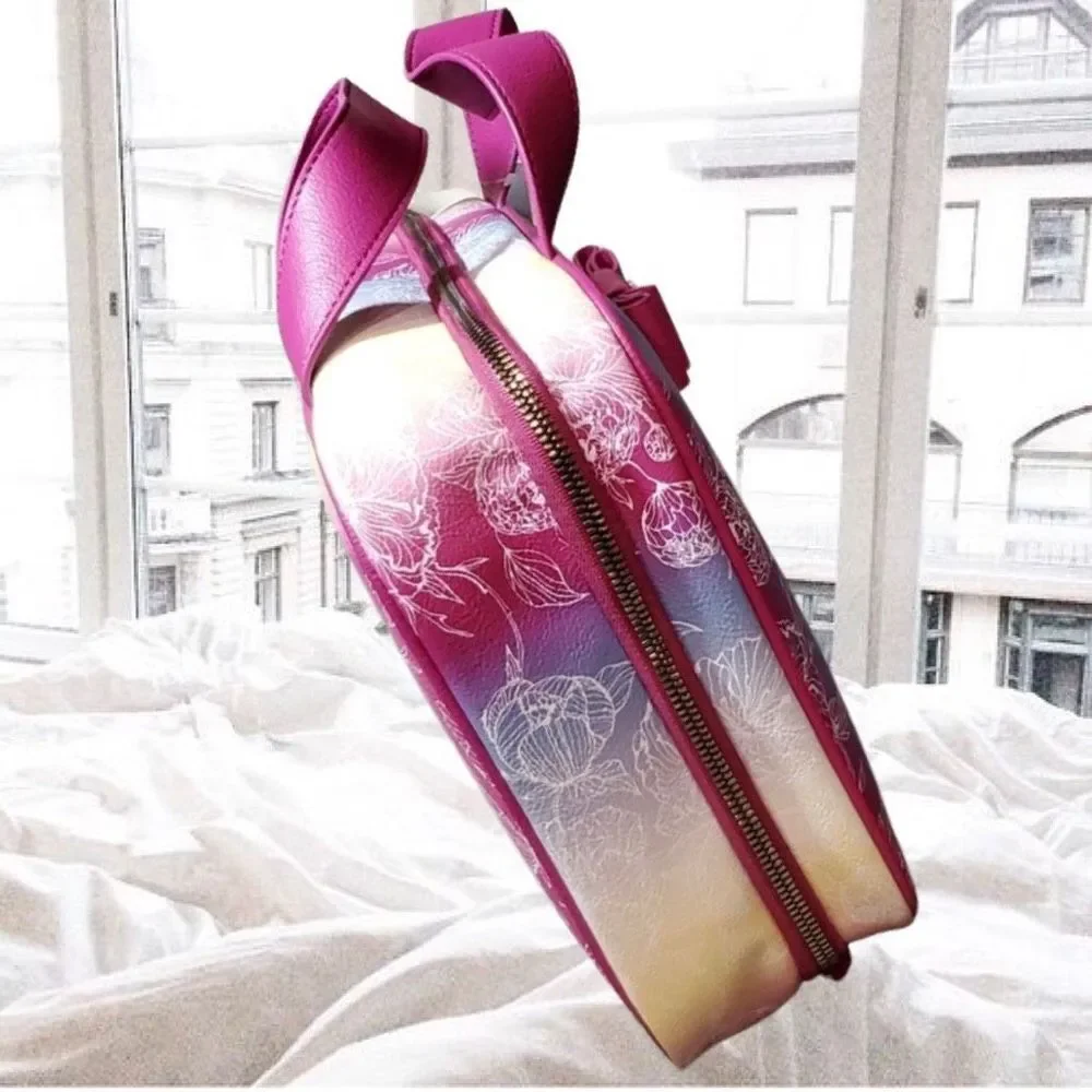 Betsey Johnson Ombré Cosmetics Travel Bag Toiletries Pink Yellow Blue​ - Picture 5 of 5